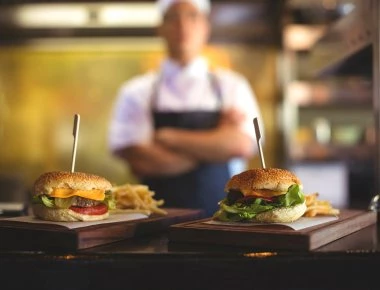 Δέκα πράγματα που δεν θα σου πει ποτέ ένας υπάλληλος fast food